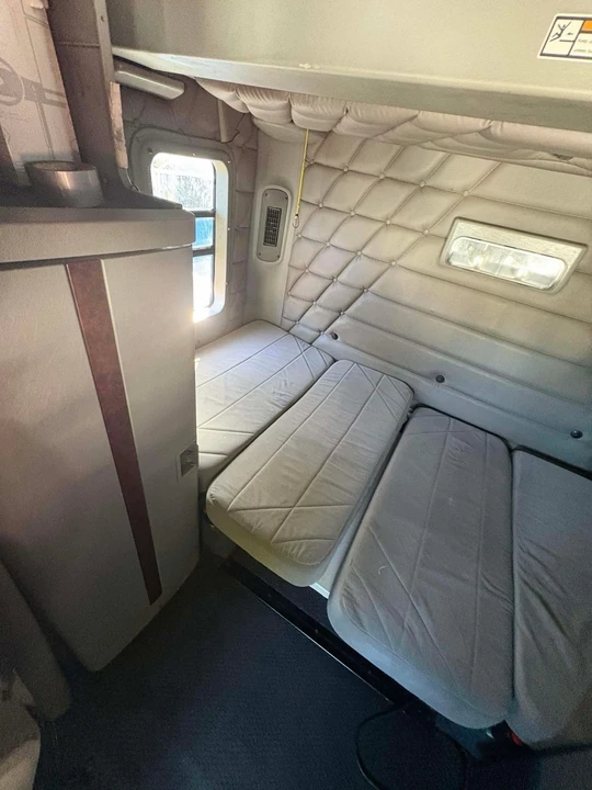 2009 Freightliner - Image 14 of 18