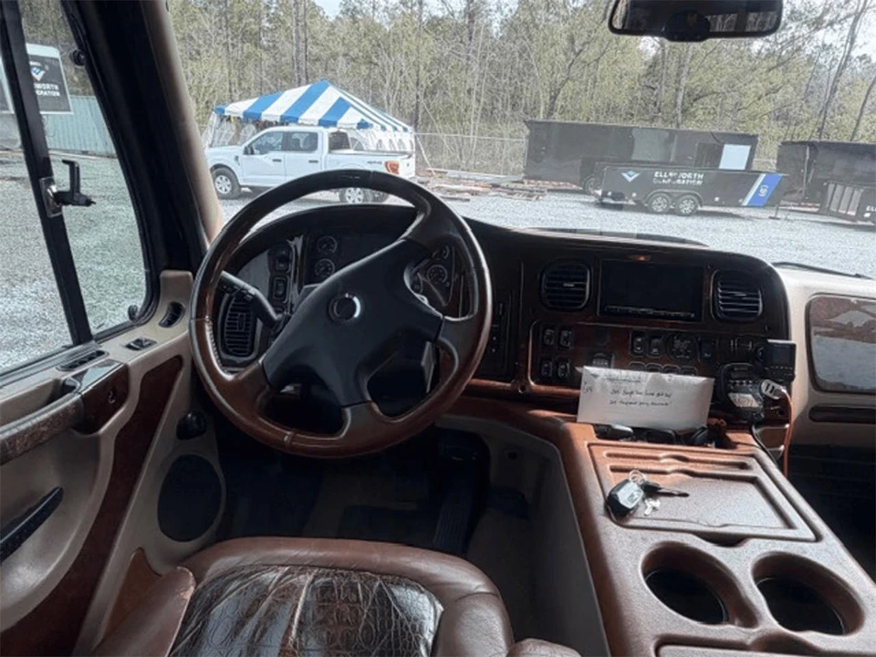 2009 Freightliner - Image 29 of 31