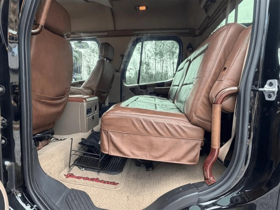 2009 Freightliner - Image 23 of 31