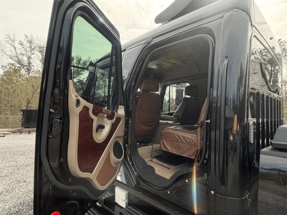 2009 Freightliner - Image 22 of 31