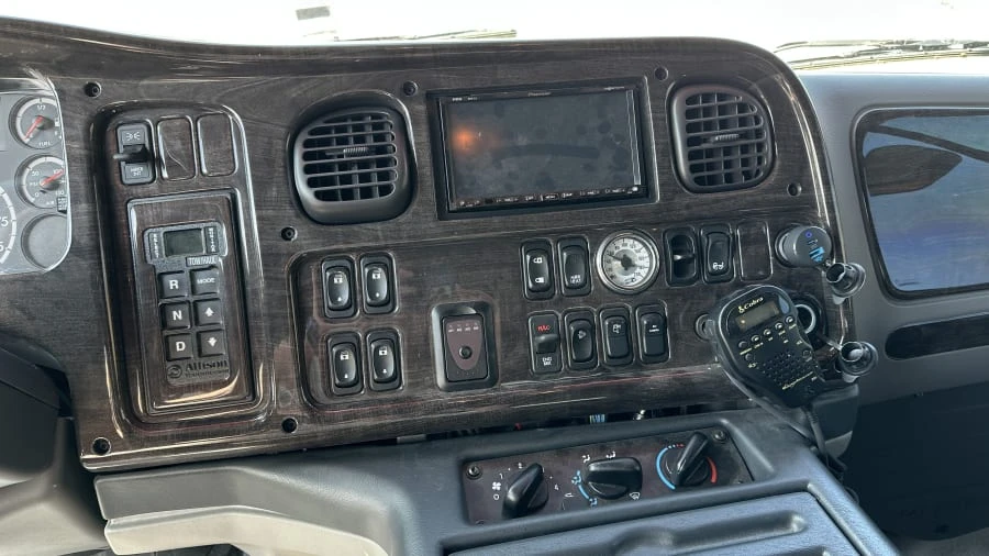 2009 Freightliner - Image 10 of 15