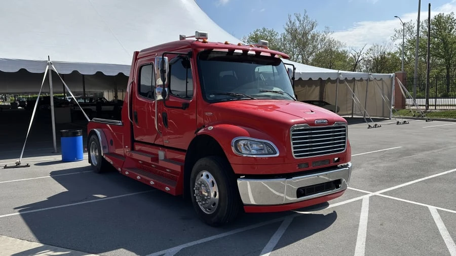2009 Freightliner - Image 4 of 15