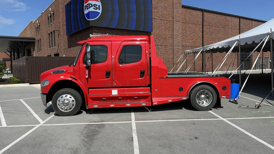 2009 Freightliner - Image 2 of 15