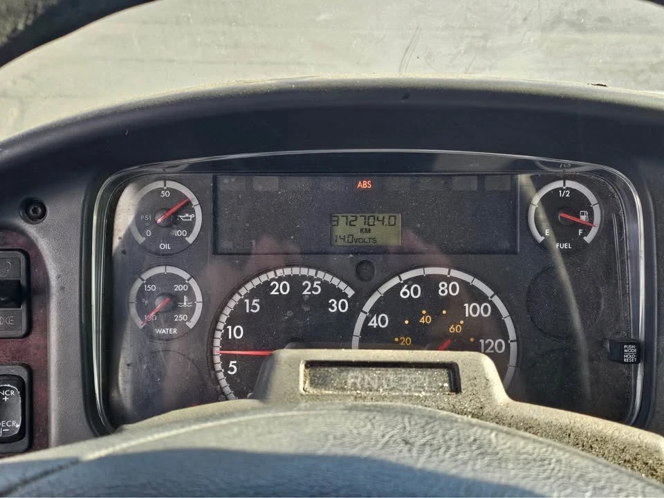 2009 Freightliner - Image 2 of 2