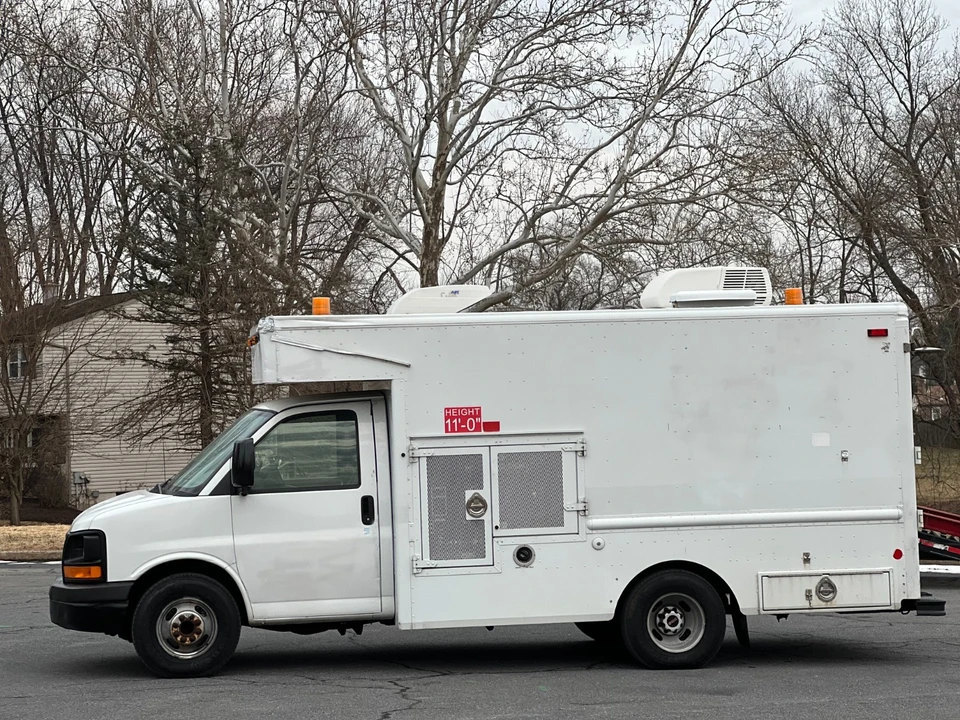 2009 GMC Savana - Image 3 of 21