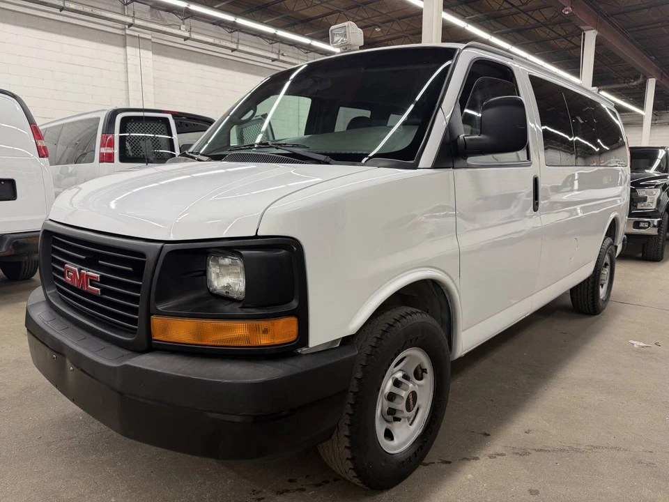 2009 GMC Savana - Image 3 of 12