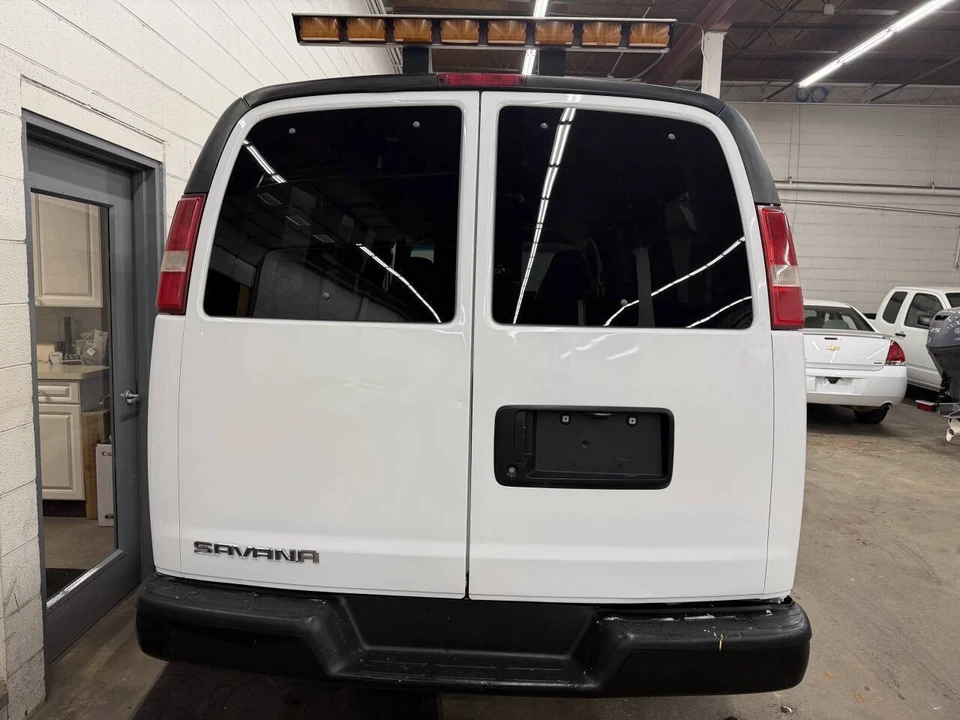 2009 GMC Savana - Image 9 of 12