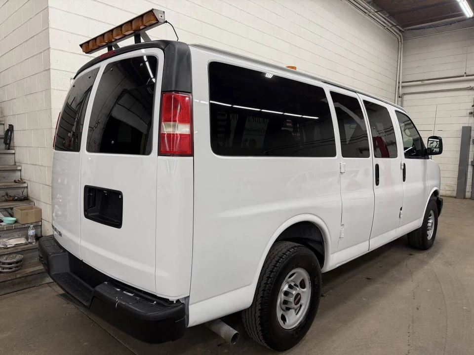 2009 GMC Savana - Image 4 of 12