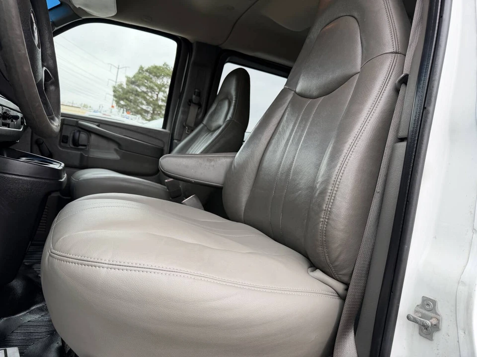 2009 GMC Savana - Image 6 of 12