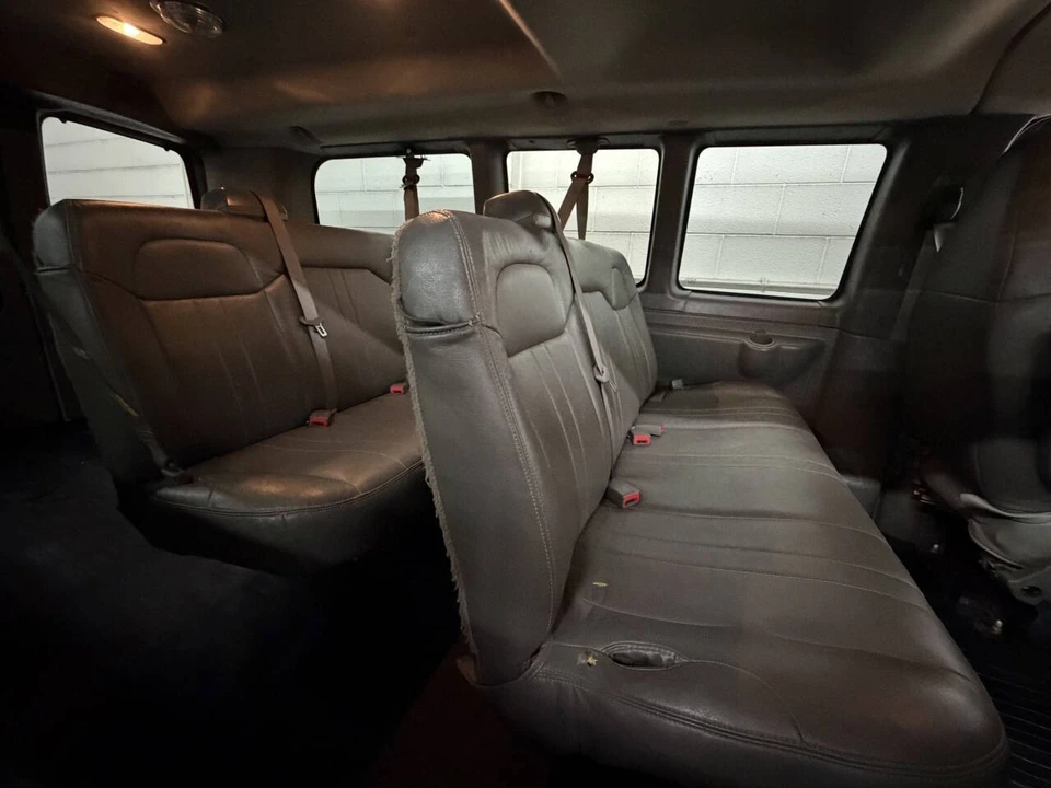 2009 GMC Savana - Image 8 of 12