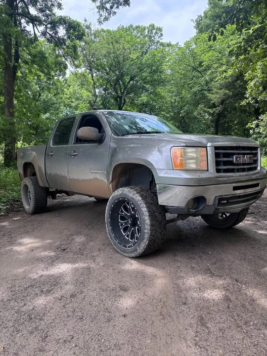 2009 GMC Sierra 3rd Gen - Image 2 of 5