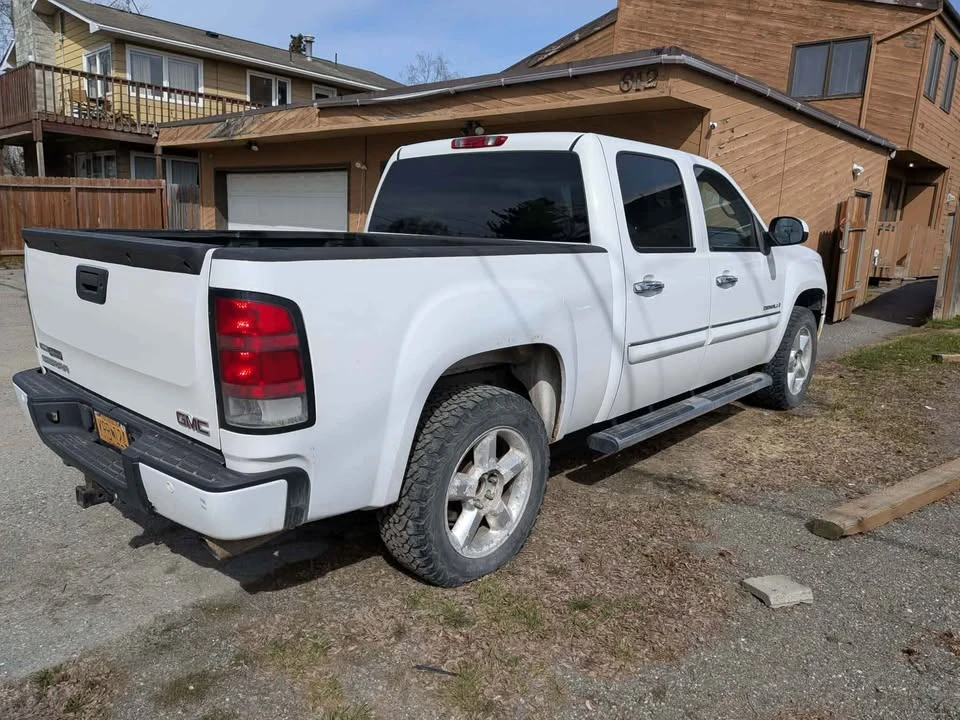 2009 GMC Sierra 3rd Gen - Image 2 of 13