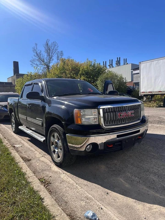 2009 GMC Sierra 2nd Gen - Image 2 of 3