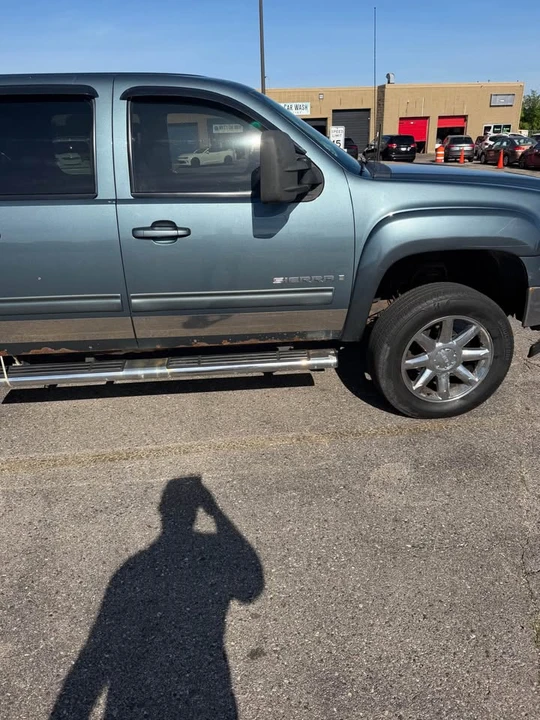 2009 GMC Sierra 2nd Gen - Image 2 of 8