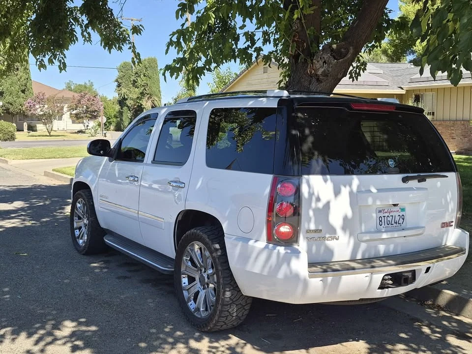 2009 GMC Yukon 3rd Gen - Image 2 of 13