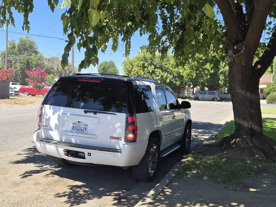 2009 GMC Yukon 3rd Gen - Image 3 of 13