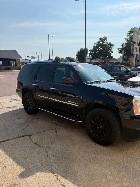 2009 GMC Yukon 3rd Gen - Image 3 of 15