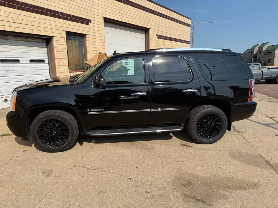 2009 GMC Yukon 3rd Gen - Image 2 of 15