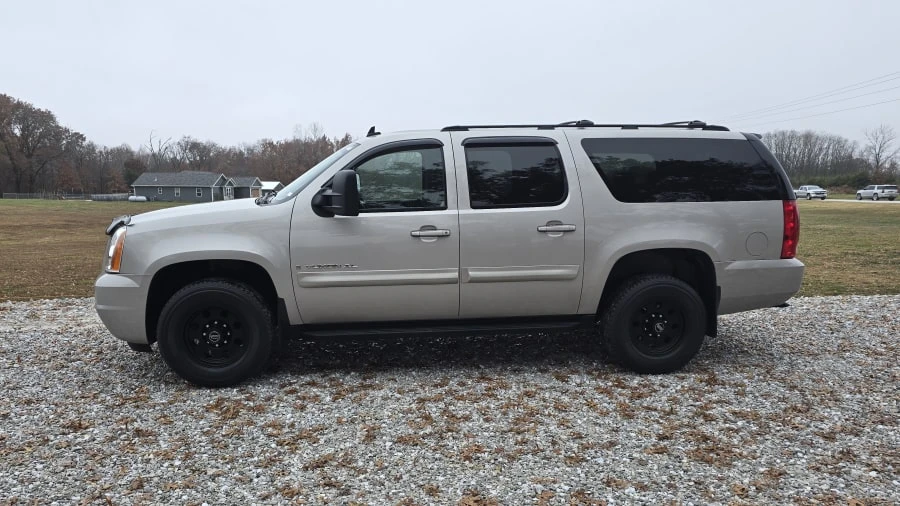 2009 GMC Yukon 3rd Gen - Image 2 of 10