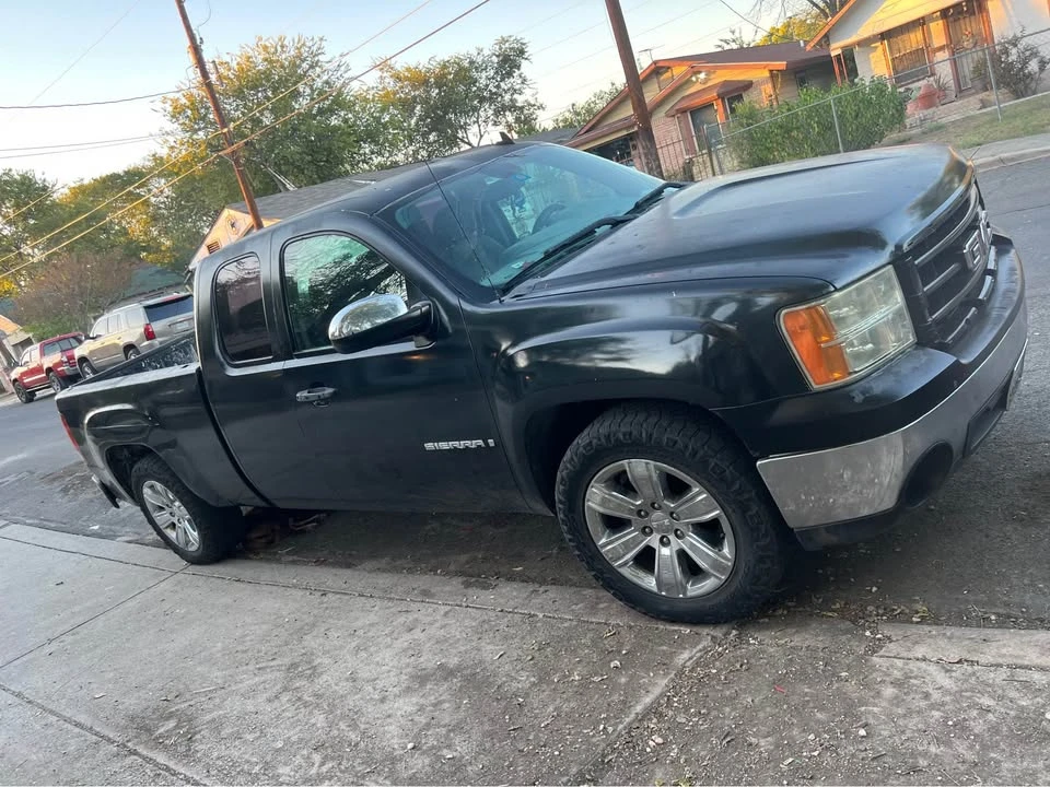2009 GMC Sierra 2nd Gen - Image 2 of 4