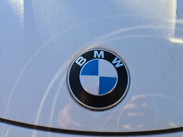 2009 Genesis - Image 8 of 12
