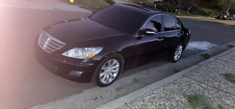 2009 Hyundai Genesis - Image 2 of 6