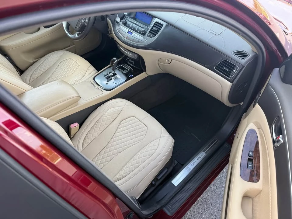 2009 Hyundai Genesis - Image 12 of 20