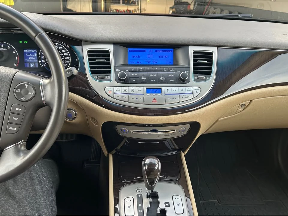 2009 Hyundai Genesis - Image 8 of 15
