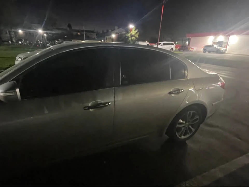 2009 Genesis - Image 6 of 12