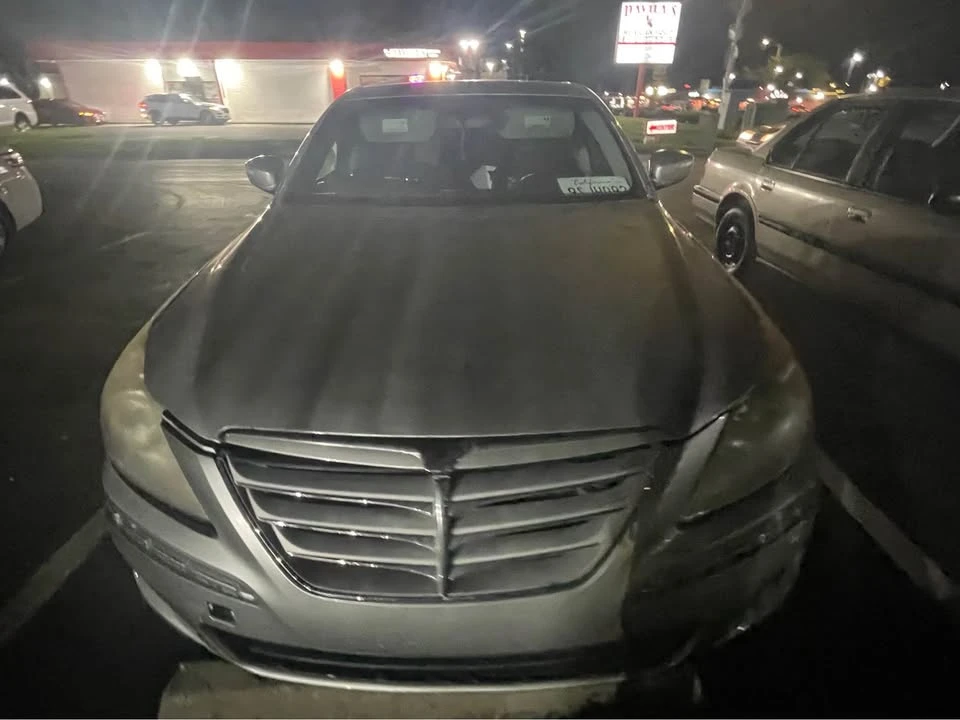 2009 Genesis - Image 3 of 12