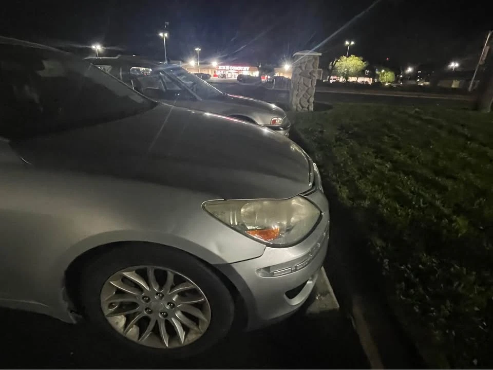 2009 Genesis - Image 2 of 12