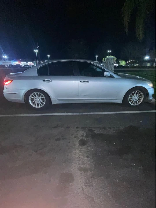 2009 Genesis - Image 10 of 12