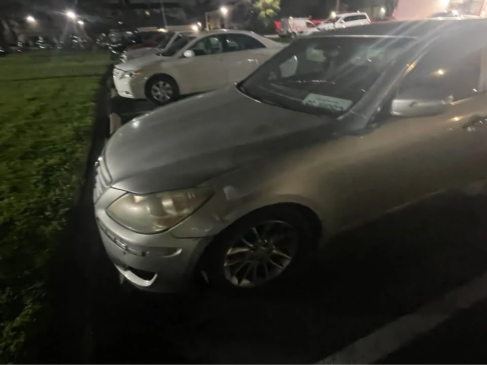 2009 Genesis - Image 5 of 12