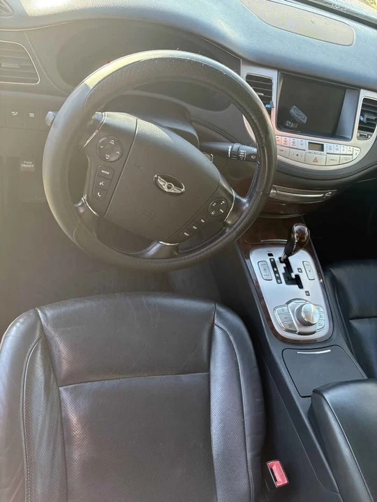 2009 Hyundai Genesis - Image 4 of 5