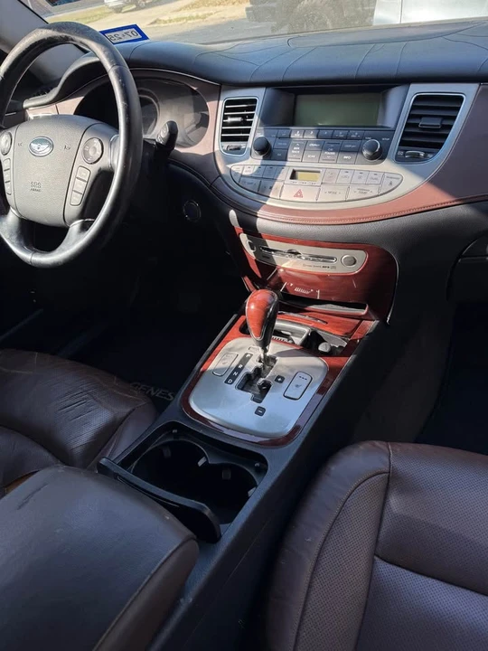 2009 Genesis - Image 12 of 17