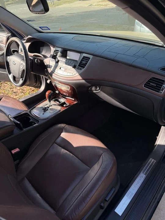 2009 Genesis - Image 4 of 17