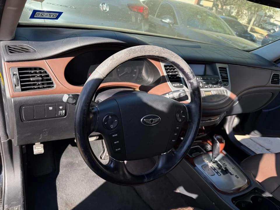 2009 Genesis - Image 8 of 17