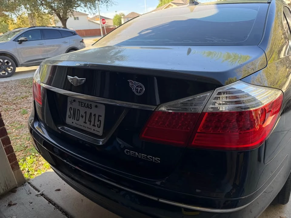 2009 Genesis - Image 15 of 17