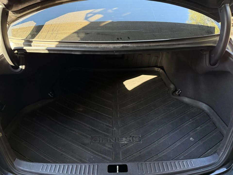 2009 Genesis - Image 13 of 17
