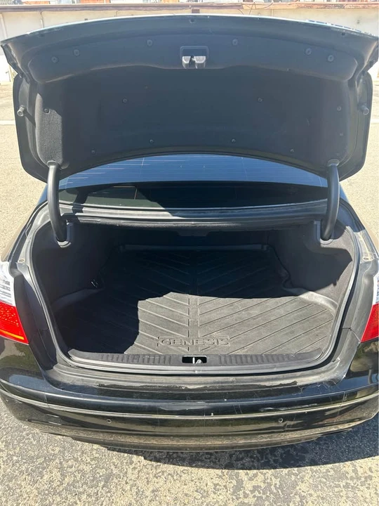 2009 Hyundai Genesis - Image 13 of 16