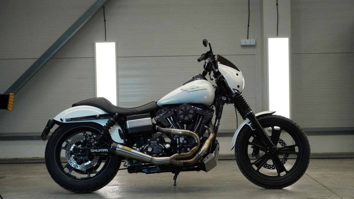 2009 Harley-Davidson Dyna Twin Cam - Image 2 of 19