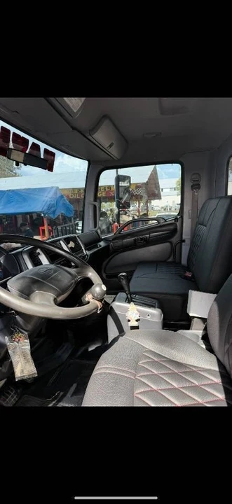 2009 Hino 268 - Image 8 of 16