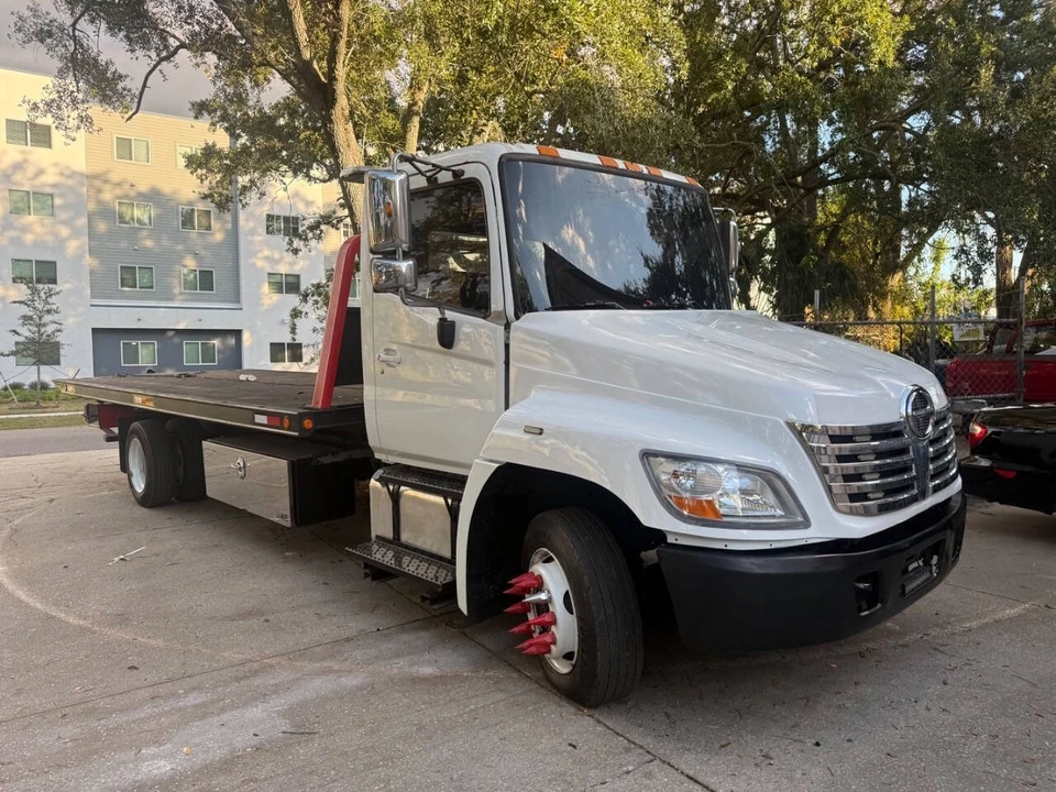 2009 Hino 268 - Image 2 of 21