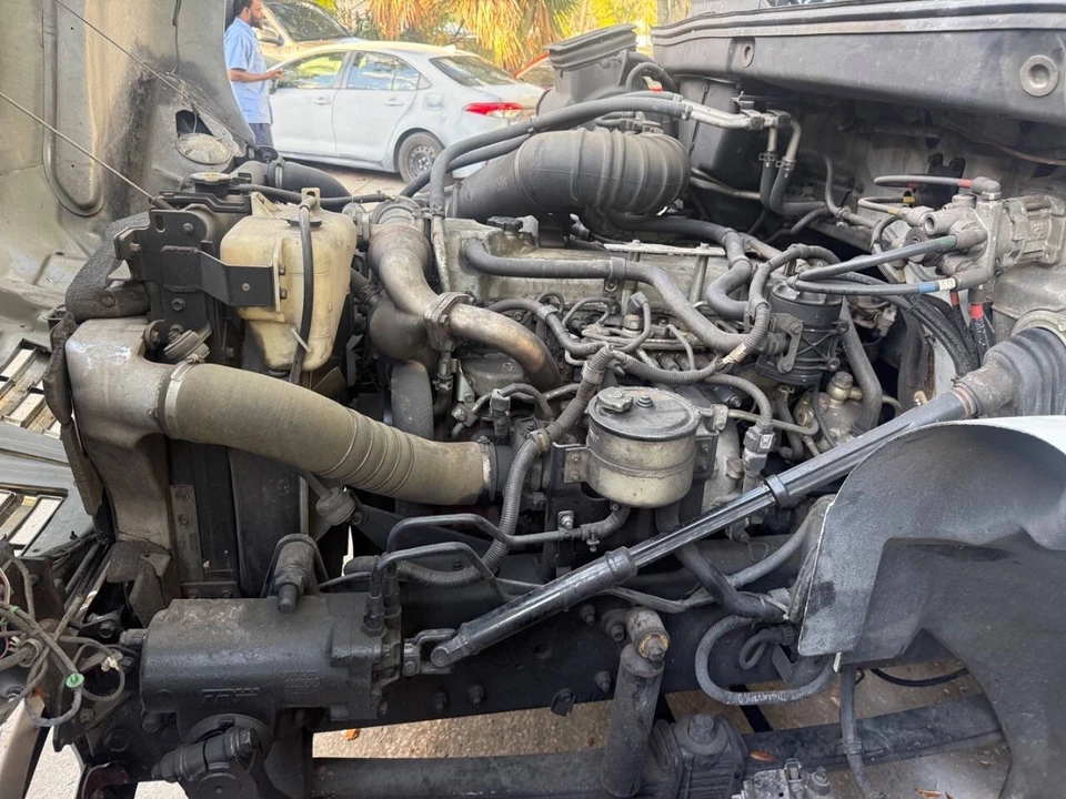 2009 Hino 268 - Image 11 of 21