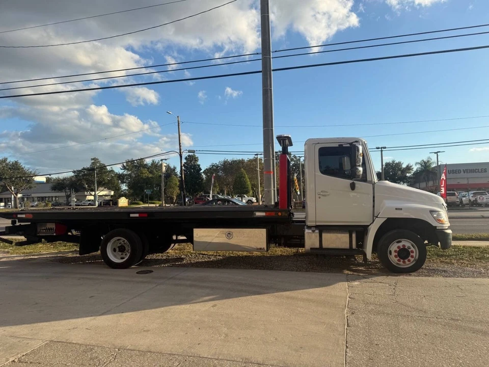 2009 Hino 268 - Image 7 of 21
