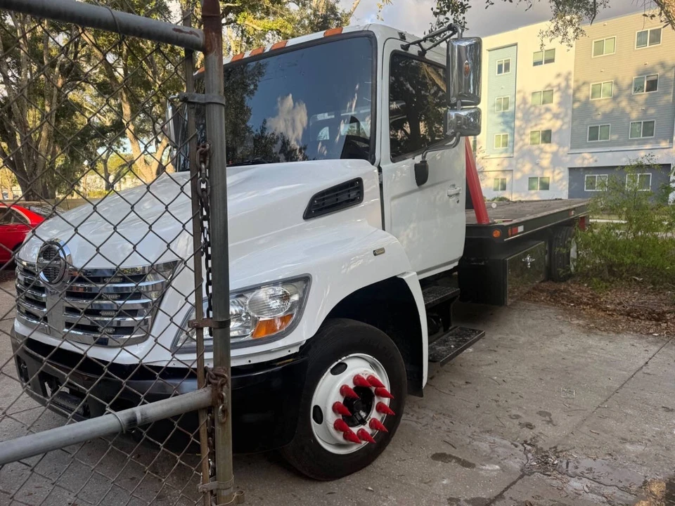 2009 Hino 268 - Image 11 of 21