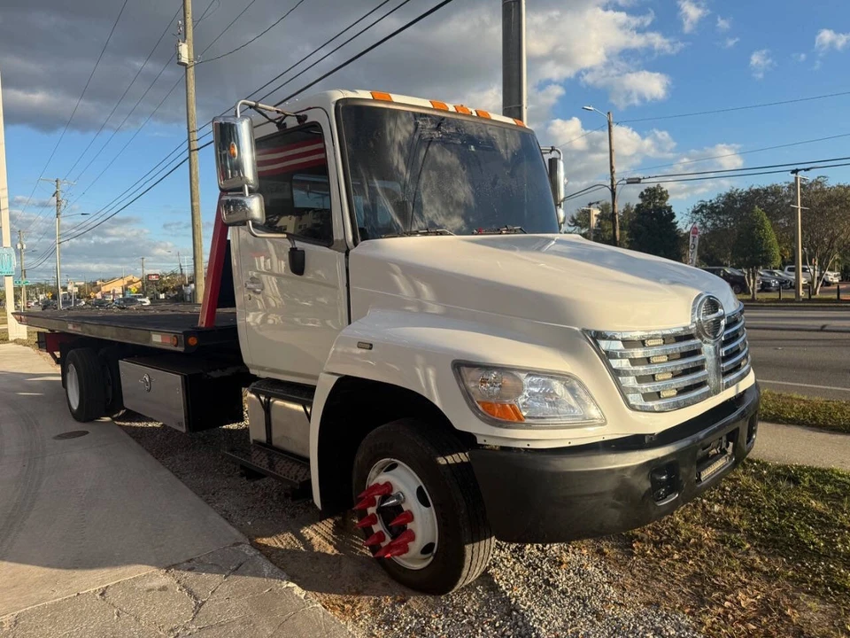 2009 Hino 268 - Image 4 of 21