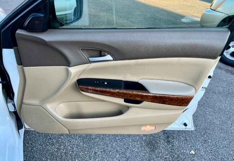 2009 Honda Accord 8th Gen - Image 9 of 12