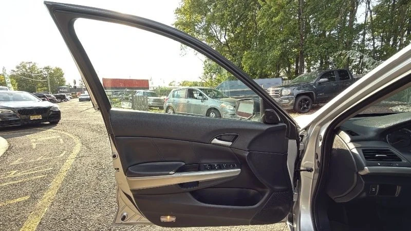 2009 Honda Accord 8th Gen - Image 9 of 12