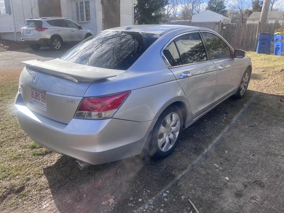 2009 Honda Accord 8th Gen - Image 2 of 12